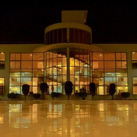 Seven Sky Clarks Exotica Hotell Bhuj Exteriör bild
