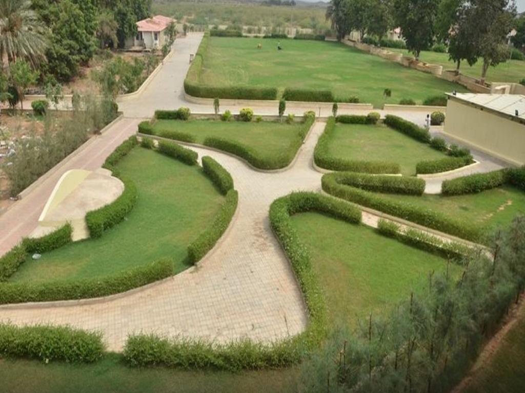 Seven Sky Clarks Exotica Hotell Bhuj Exteriör bild