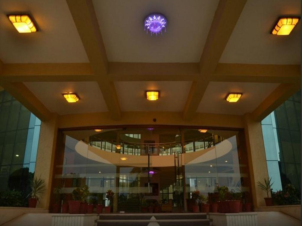 Seven Sky Clarks Exotica Hotell Bhuj Exteriör bild