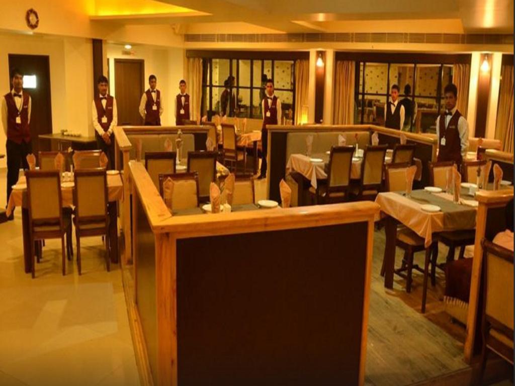 Seven Sky Clarks Exotica Hotell Bhuj Exteriör bild