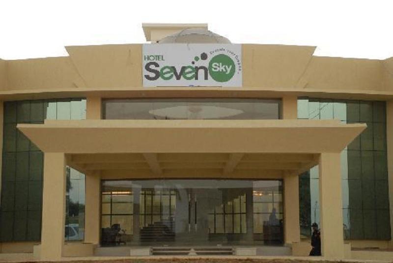 Seven Sky Clarks Exotica Hotell Bhuj Exteriör bild