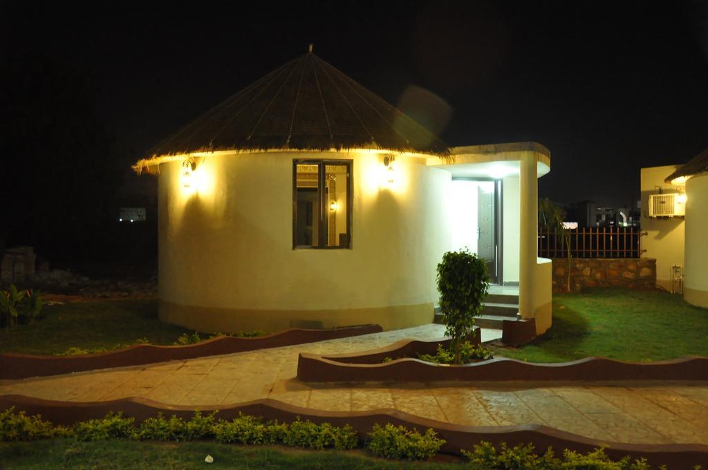 Seven Sky Clarks Exotica Hotell Bhuj Exteriör bild