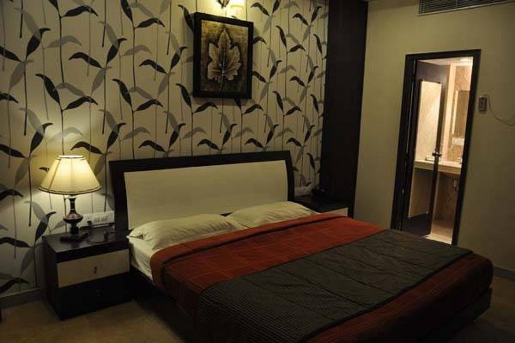 Seven Sky Clarks Exotica Hotell Bhuj Rum bild