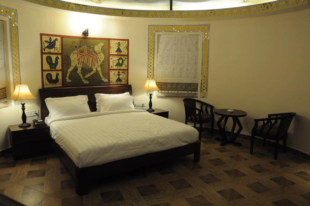 Seven Sky Clarks Exotica Hotell Bhuj Rum bild