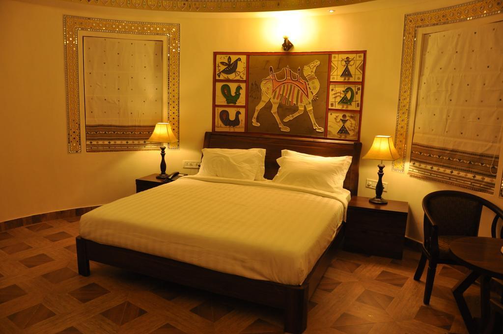 Seven Sky Clarks Exotica Hotell Bhuj Rum bild