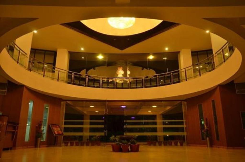 Seven Sky Clarks Exotica Hotell Bhuj Rum bild