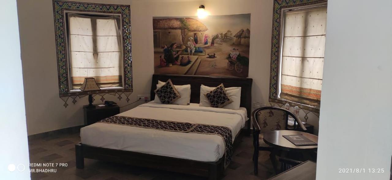 Seven Sky Clarks Exotica Hotell Bhuj Exteriör bild