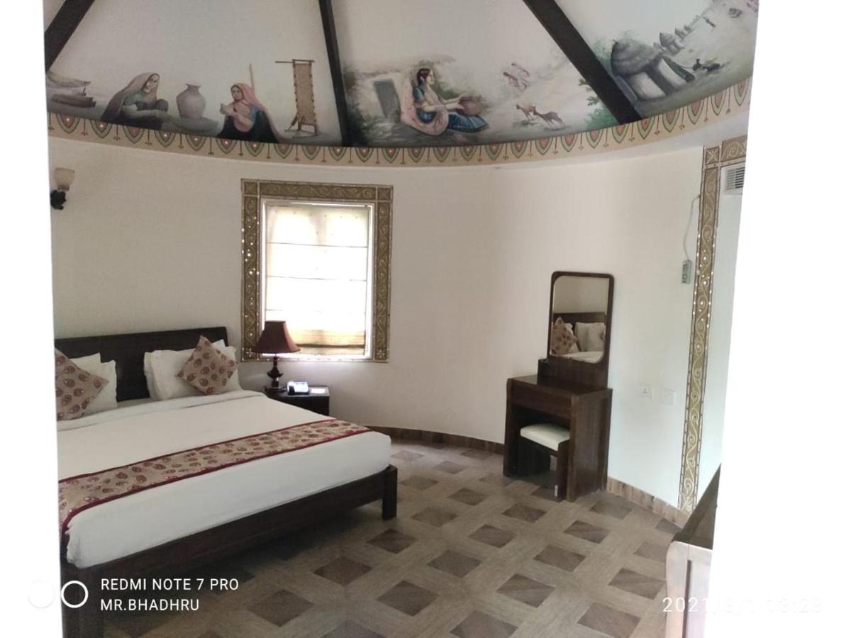 Seven Sky Clarks Exotica Hotell Bhuj Exteriör bild