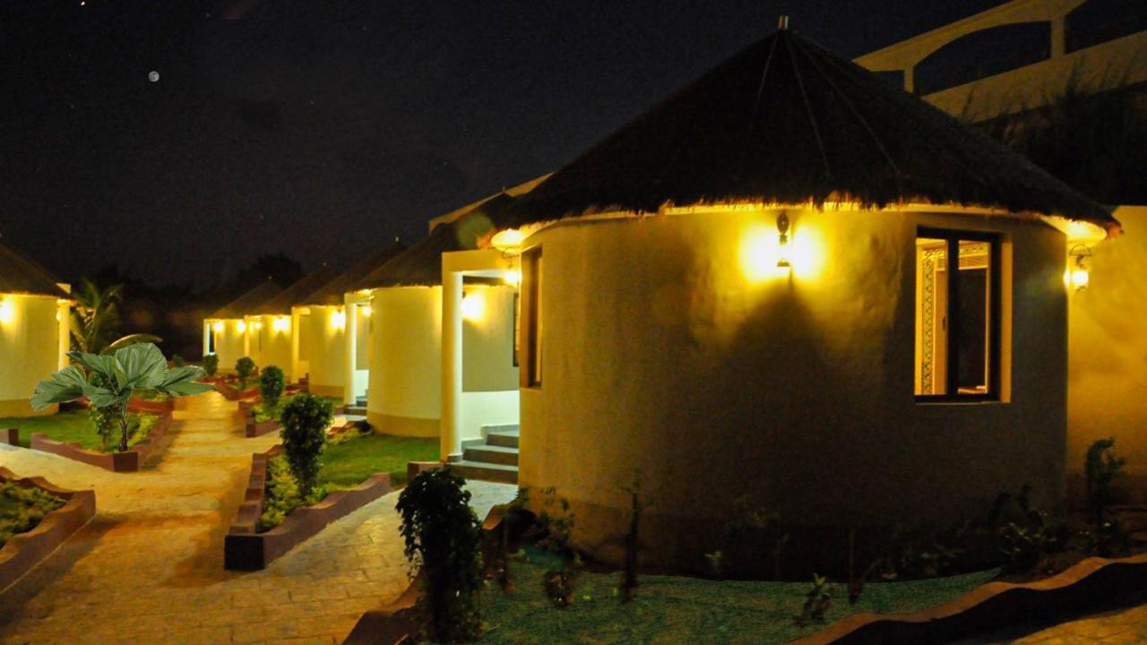 Seven Sky Clarks Exotica Hotell Bhuj Exteriör bild