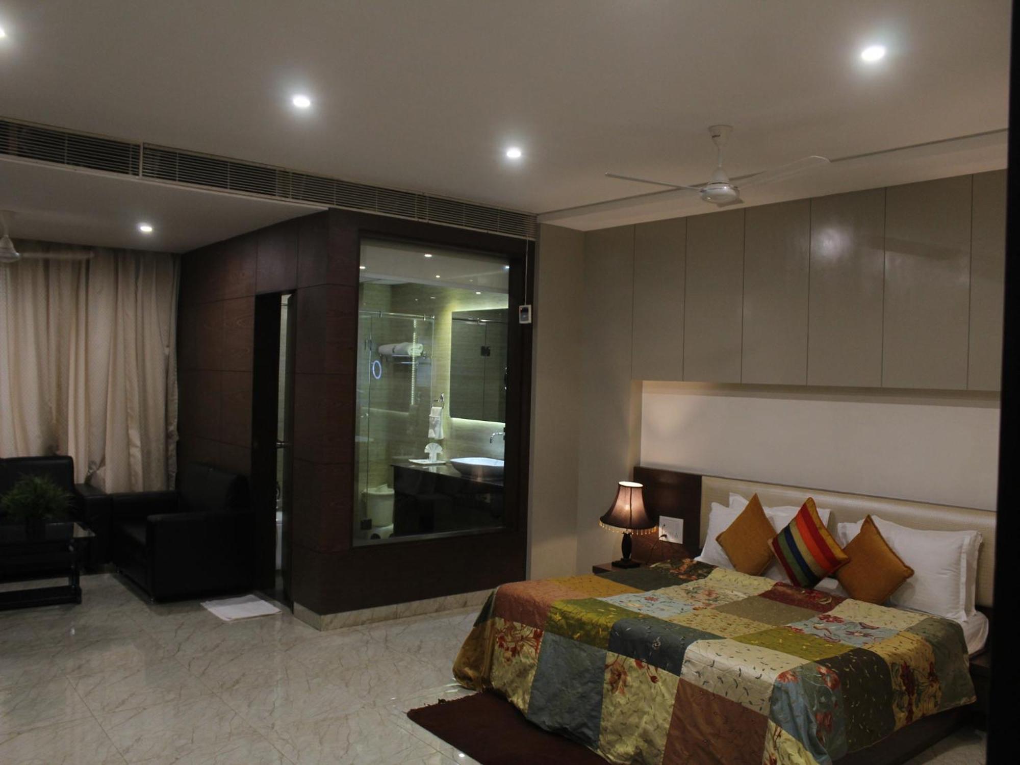 Seven Sky Clarks Exotica Hotell Bhuj Exteriör bild