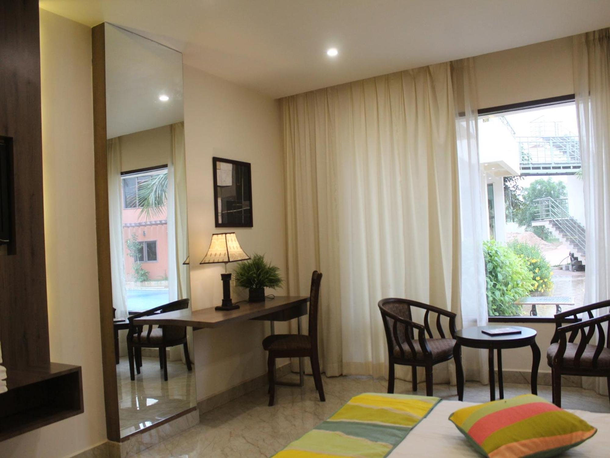 Seven Sky Clarks Exotica Hotell Bhuj Exteriör bild