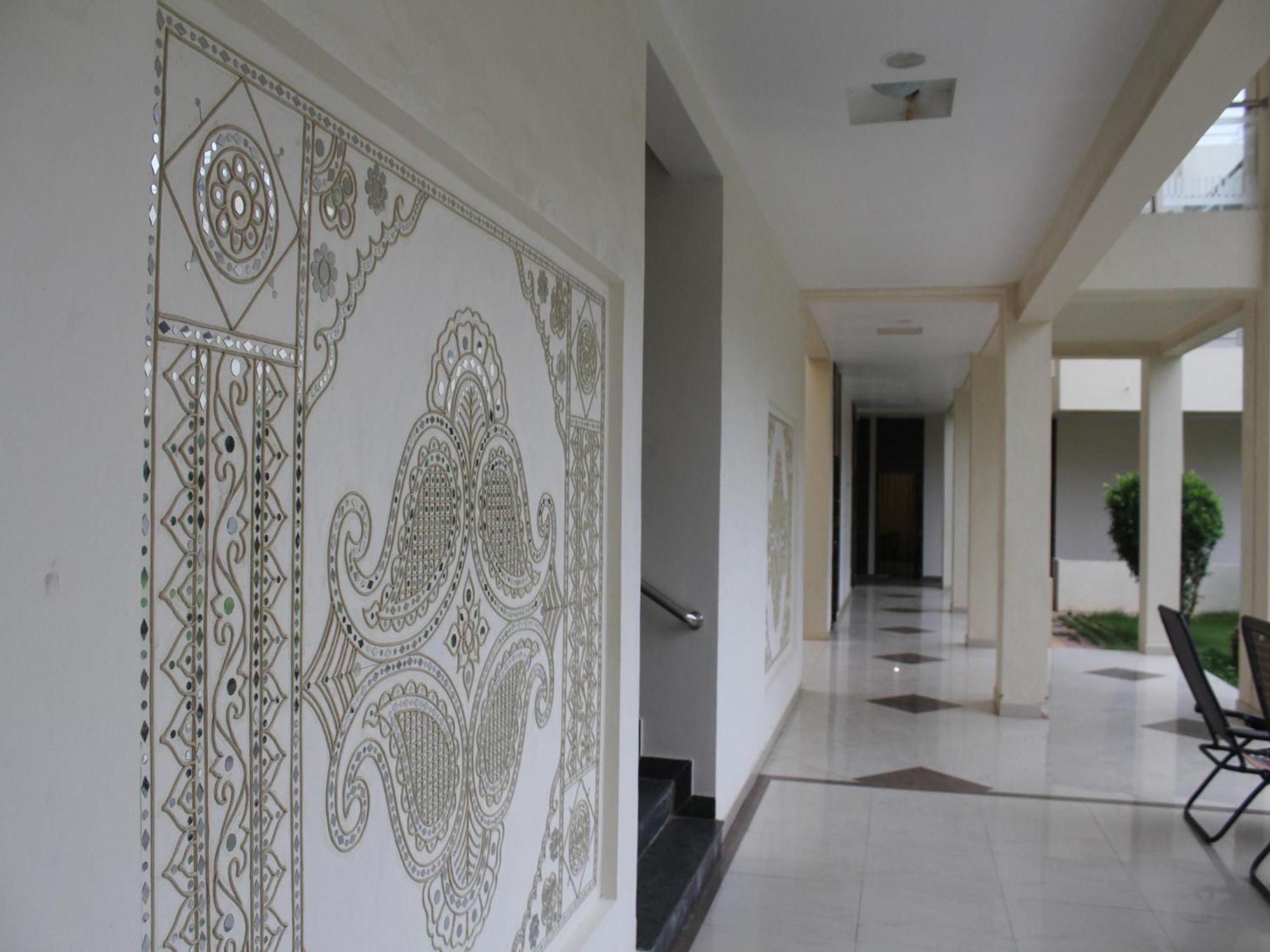 Seven Sky Clarks Exotica Hotell Bhuj Exteriör bild