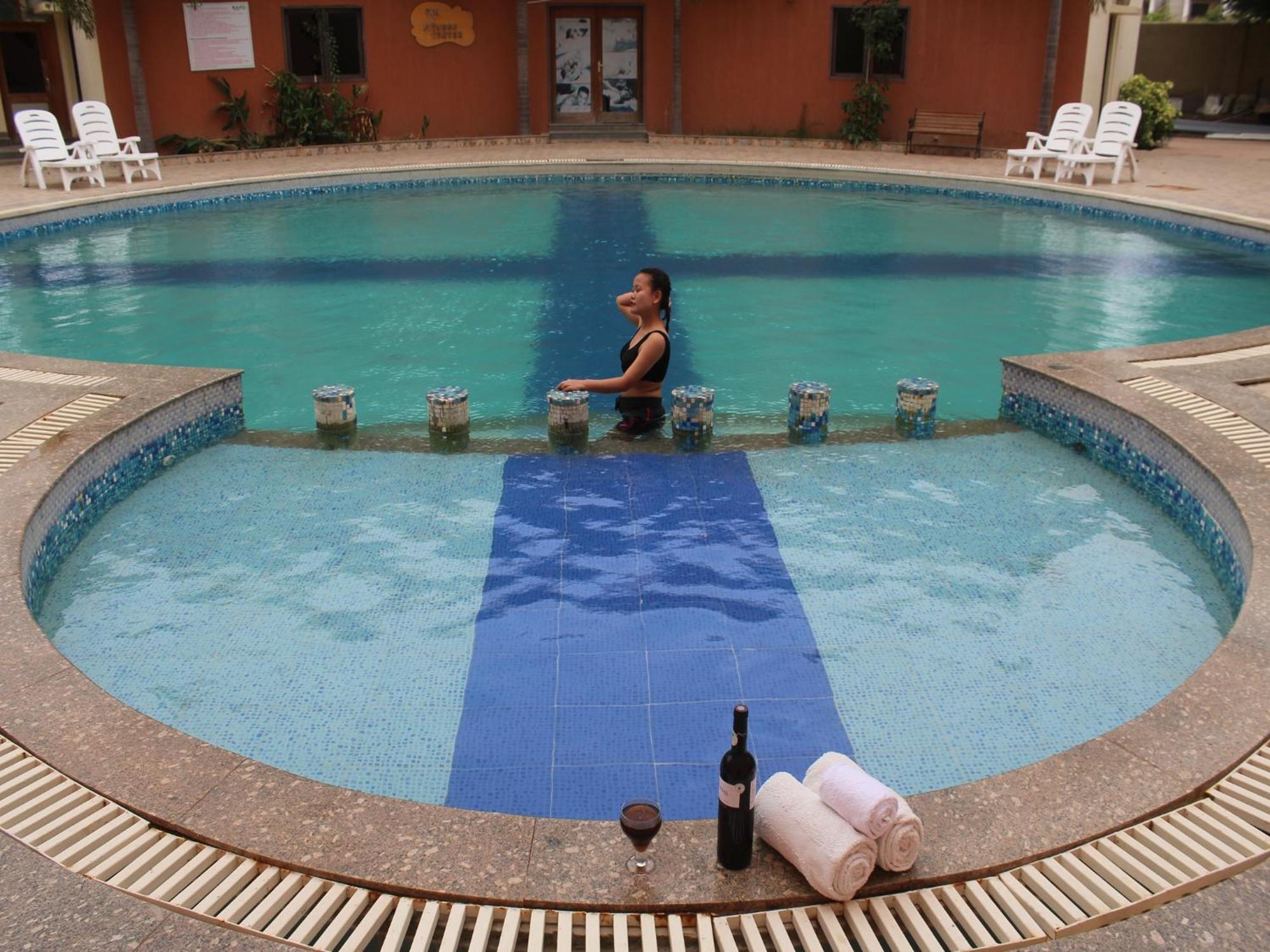 Seven Sky Clarks Exotica Hotell Bhuj Exteriör bild