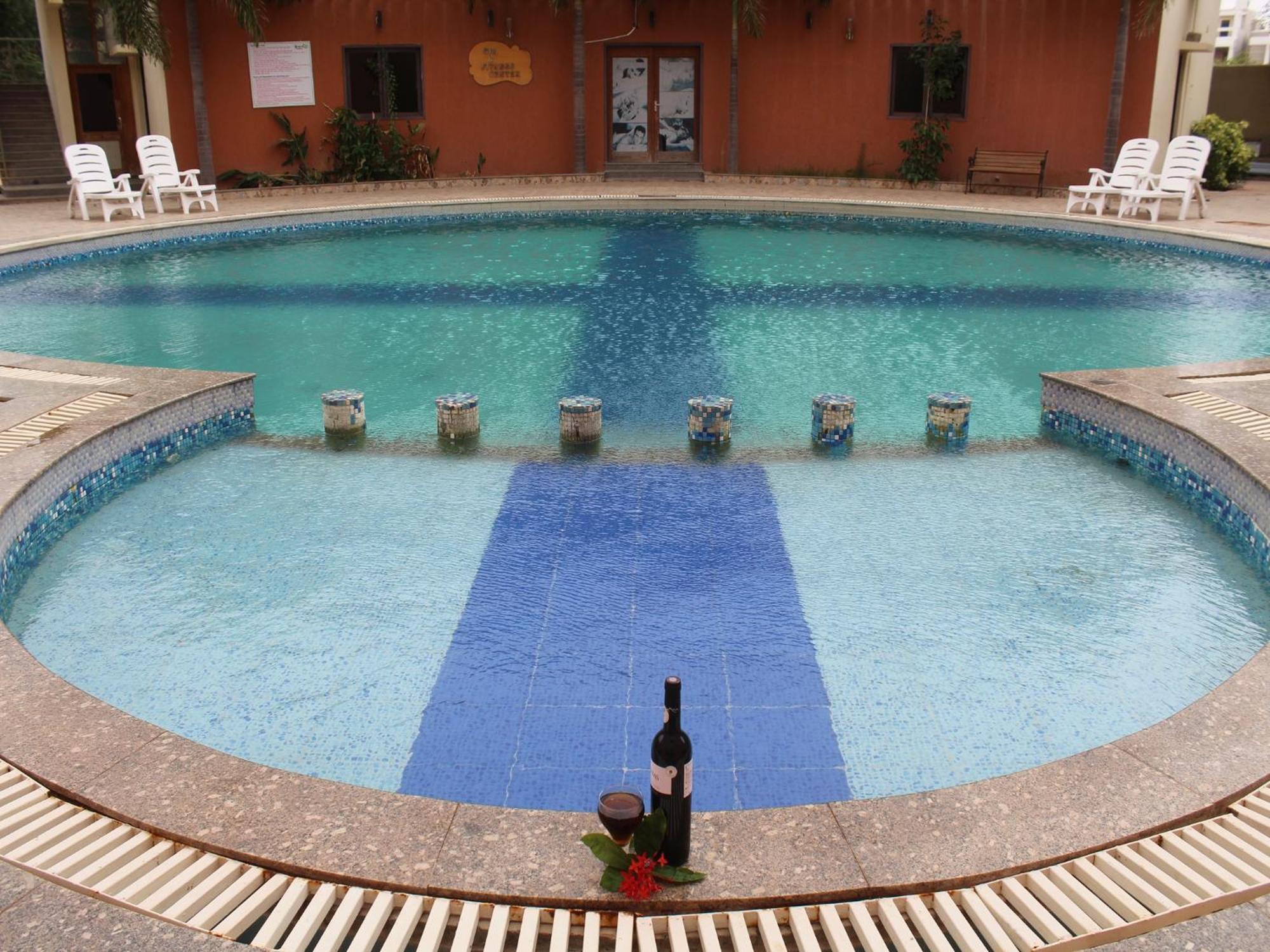 Seven Sky Clarks Exotica Hotell Bhuj Exteriör bild