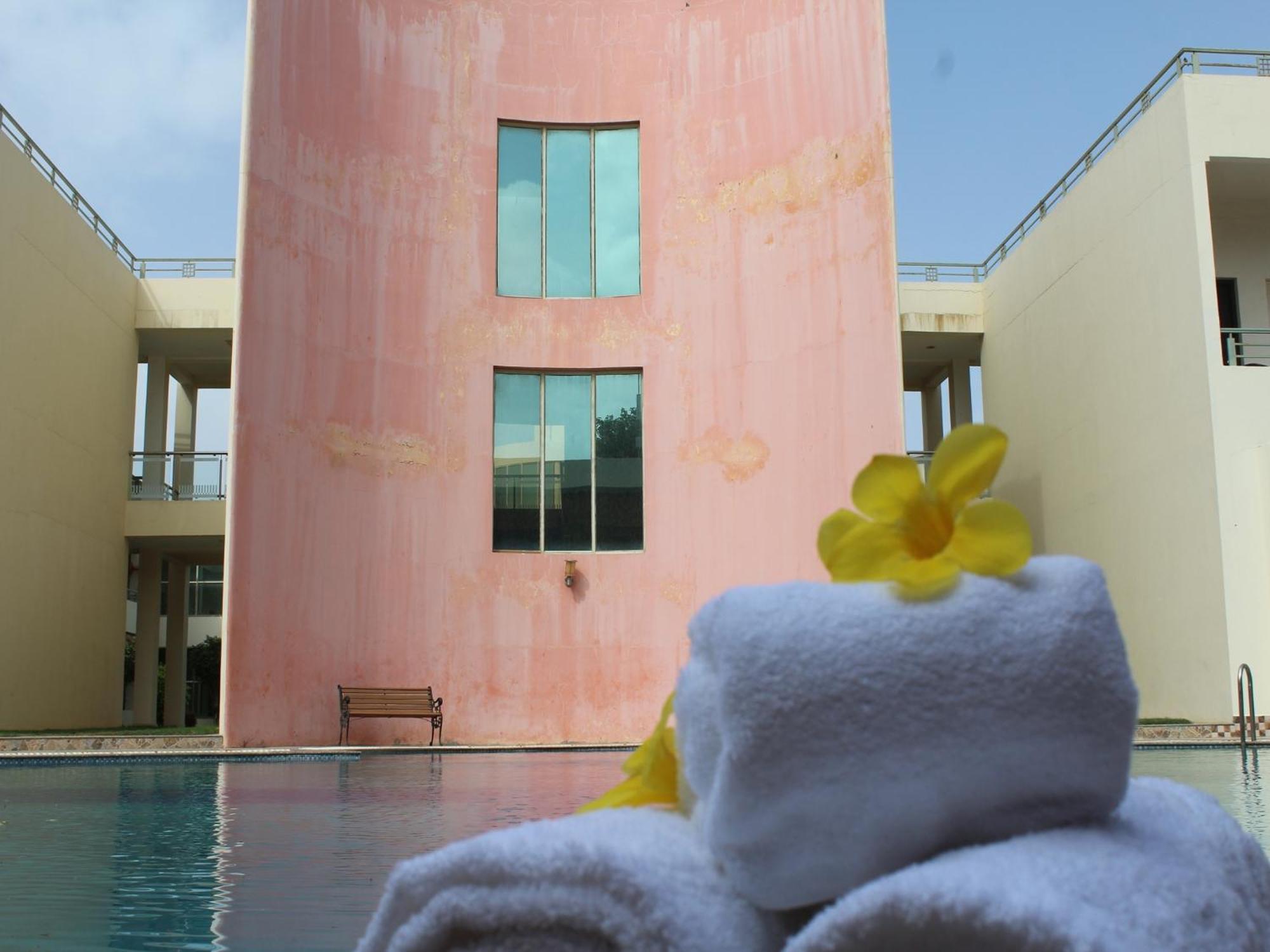 Seven Sky Clarks Exotica Hotell Bhuj Exteriör bild
