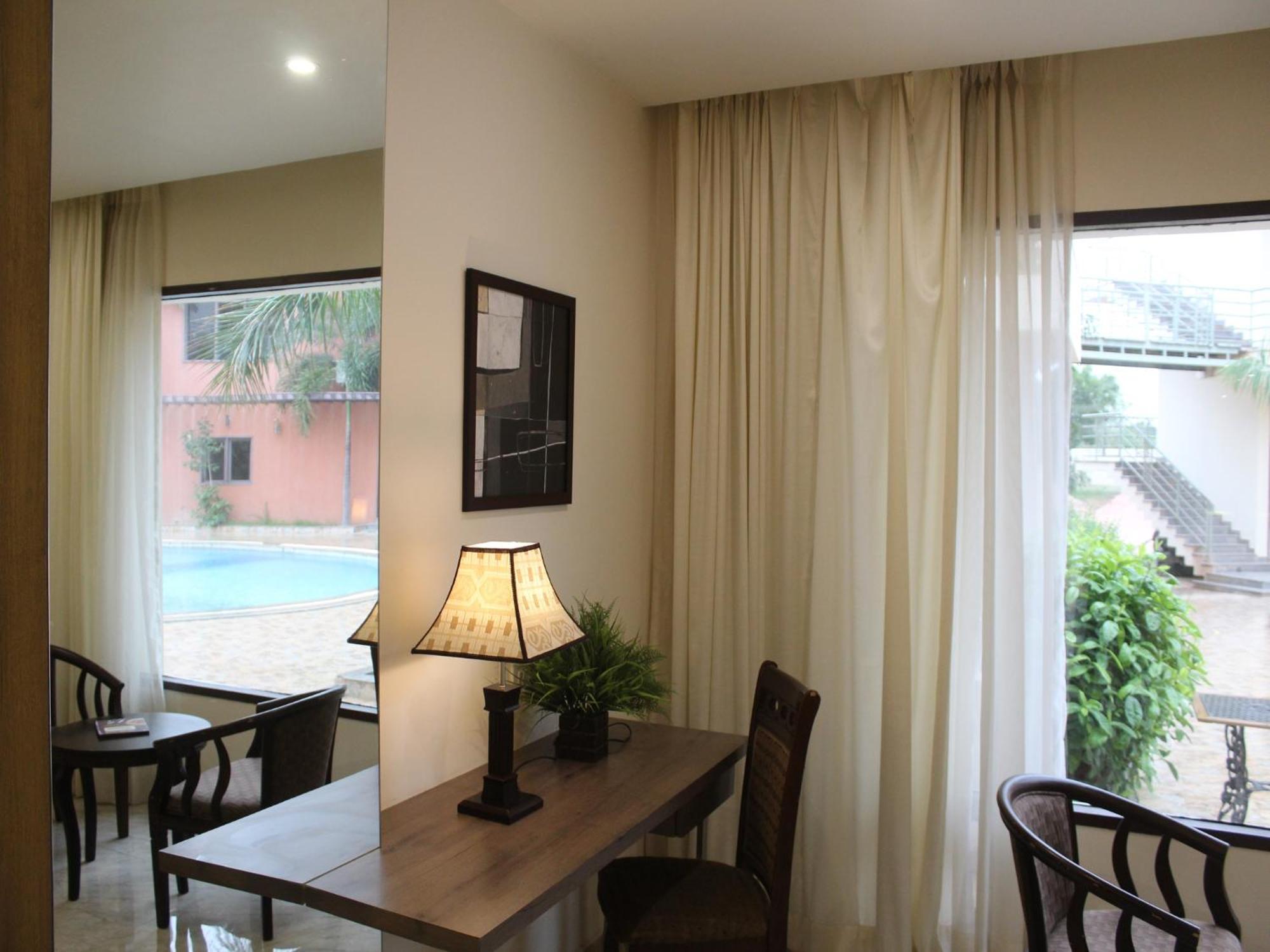 Seven Sky Clarks Exotica Hotell Bhuj Exteriör bild