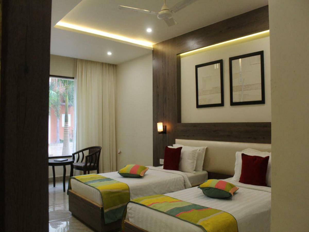 Seven Sky Clarks Exotica Hotell Bhuj Exteriör bild