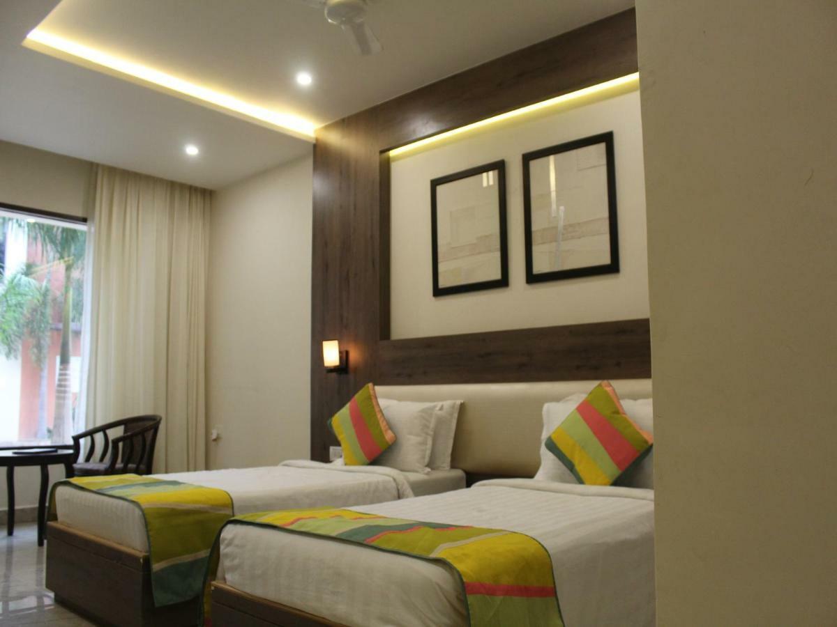 Seven Sky Clarks Exotica Hotell Bhuj Exteriör bild