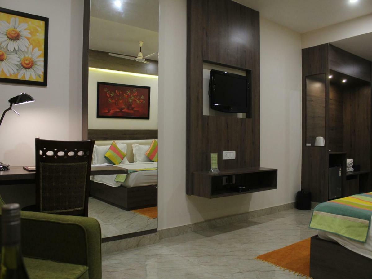 Seven Sky Clarks Exotica Hotell Bhuj Exteriör bild