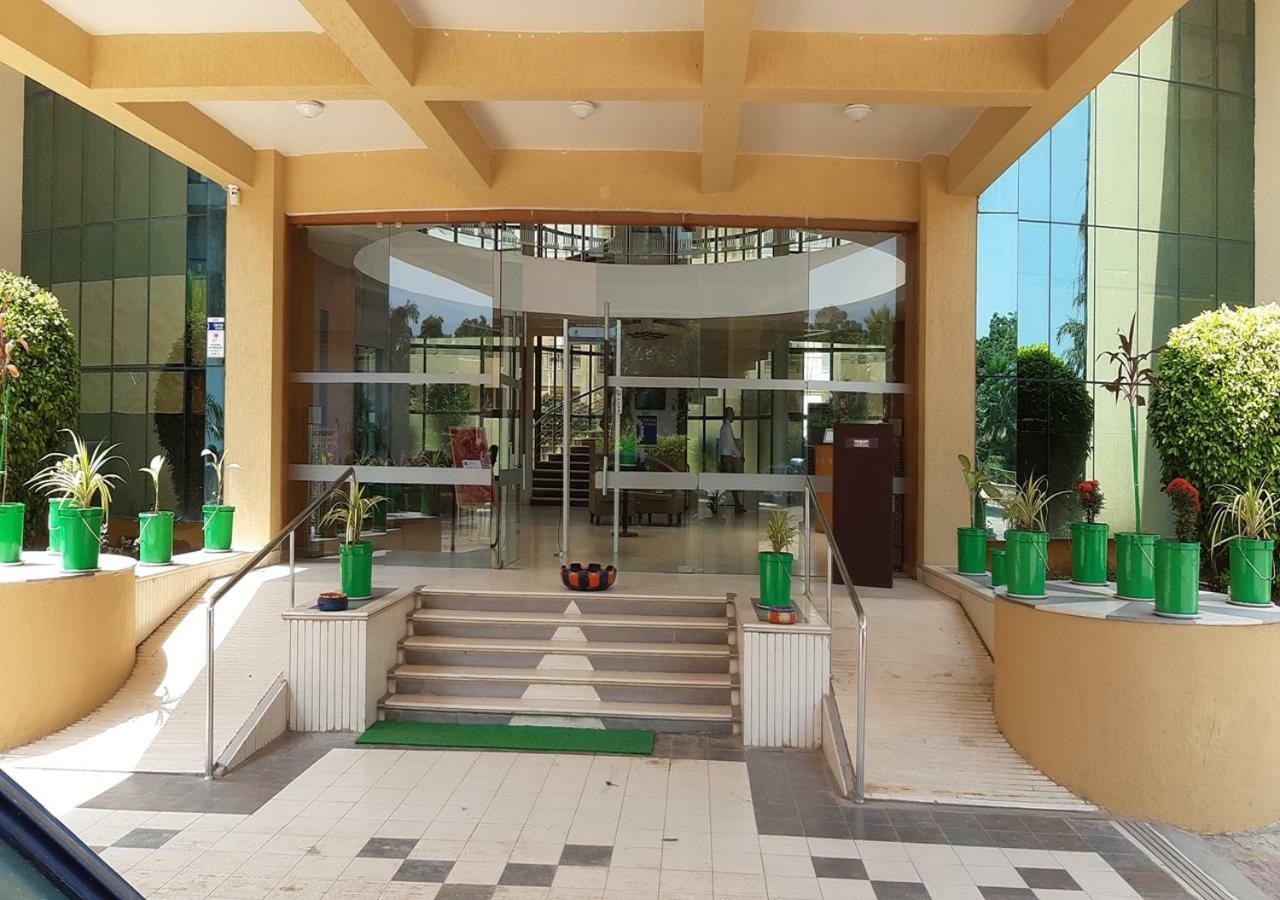 Seven Sky Clarks Exotica Hotell Bhuj Exteriör bild